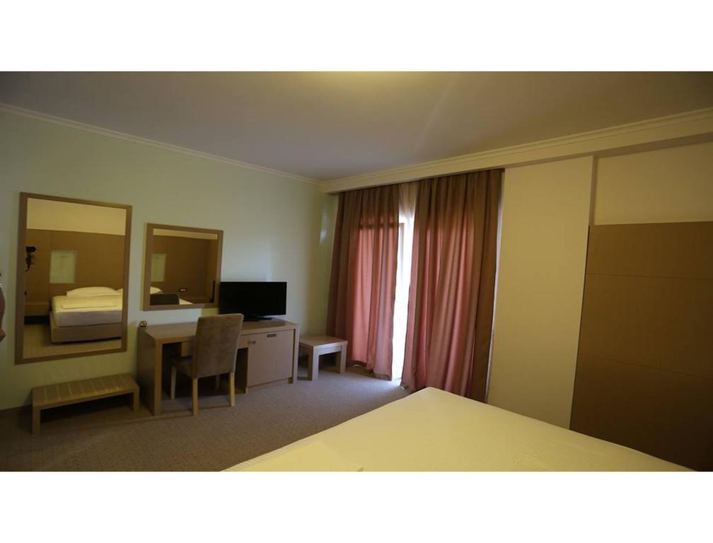 Hotel Voloreka Tushemisht Стая снимка