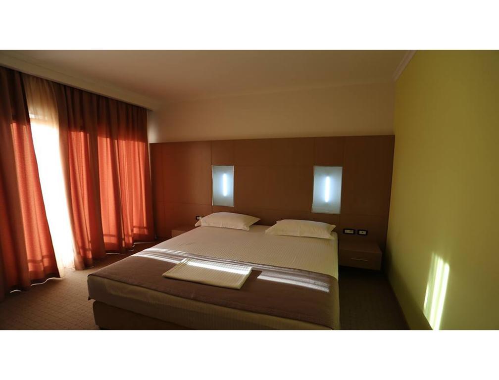 Hotel Voloreka Tushemisht Стая снимка