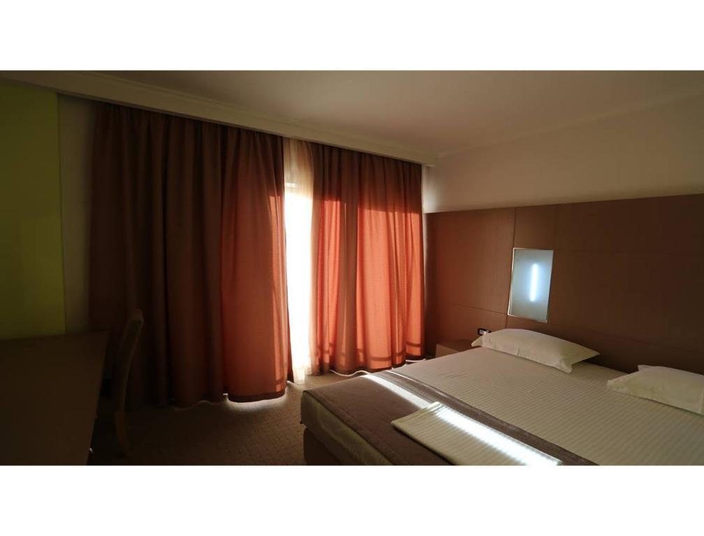 Hotel Voloreka Tushemisht Екстериор снимка