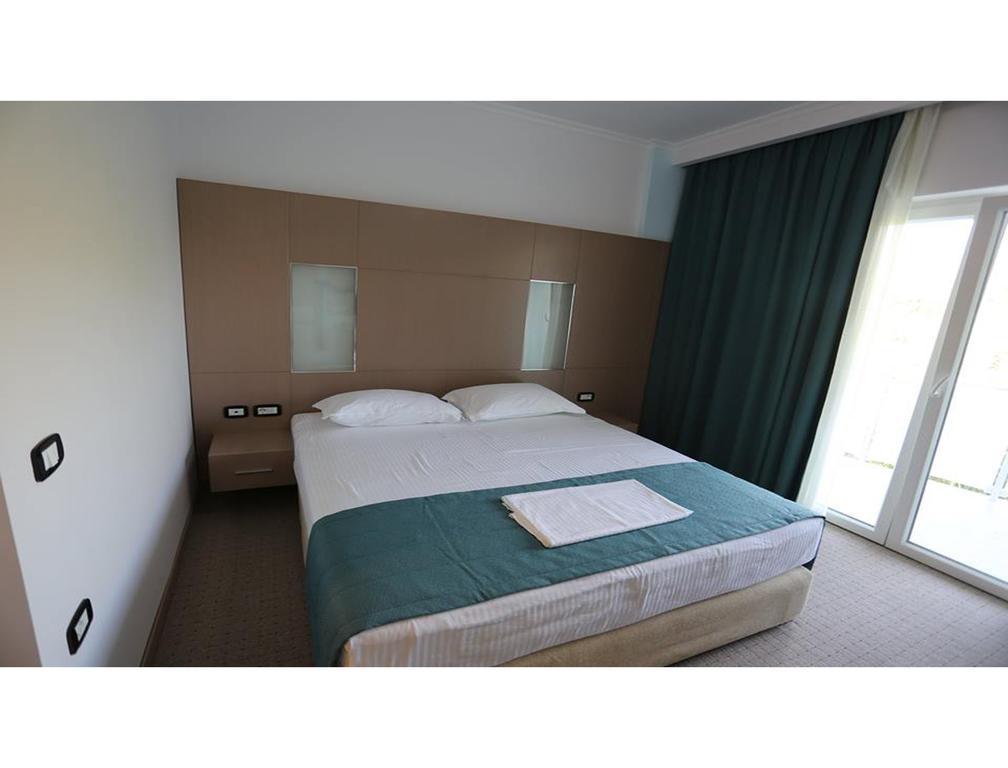 Hotel Voloreka Tushemisht Екстериор снимка