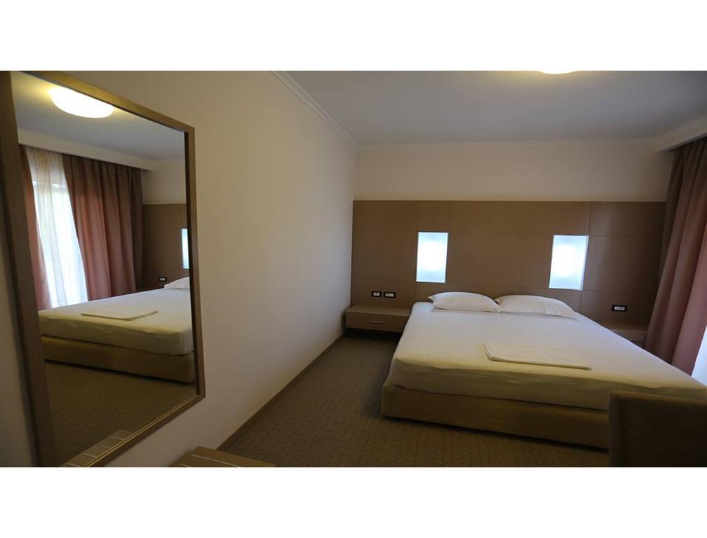 Hotel Voloreka Tushemisht Стая снимка