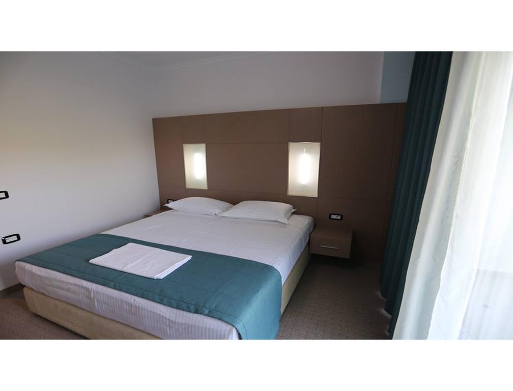 Hotel Voloreka Tushemisht Стая снимка