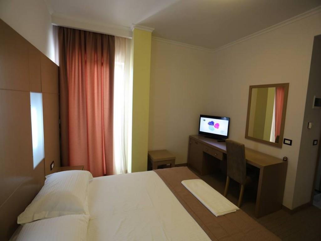 Hotel Voloreka Tushemisht Екстериор снимка