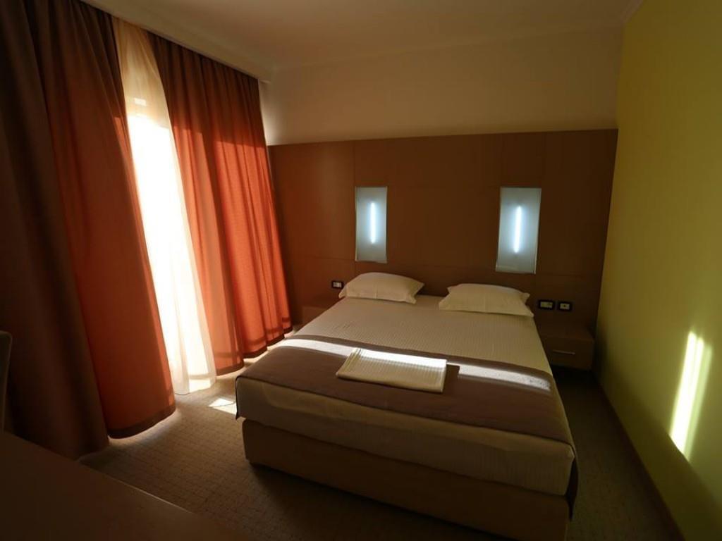 Hotel Voloreka Tushemisht Екстериор снимка